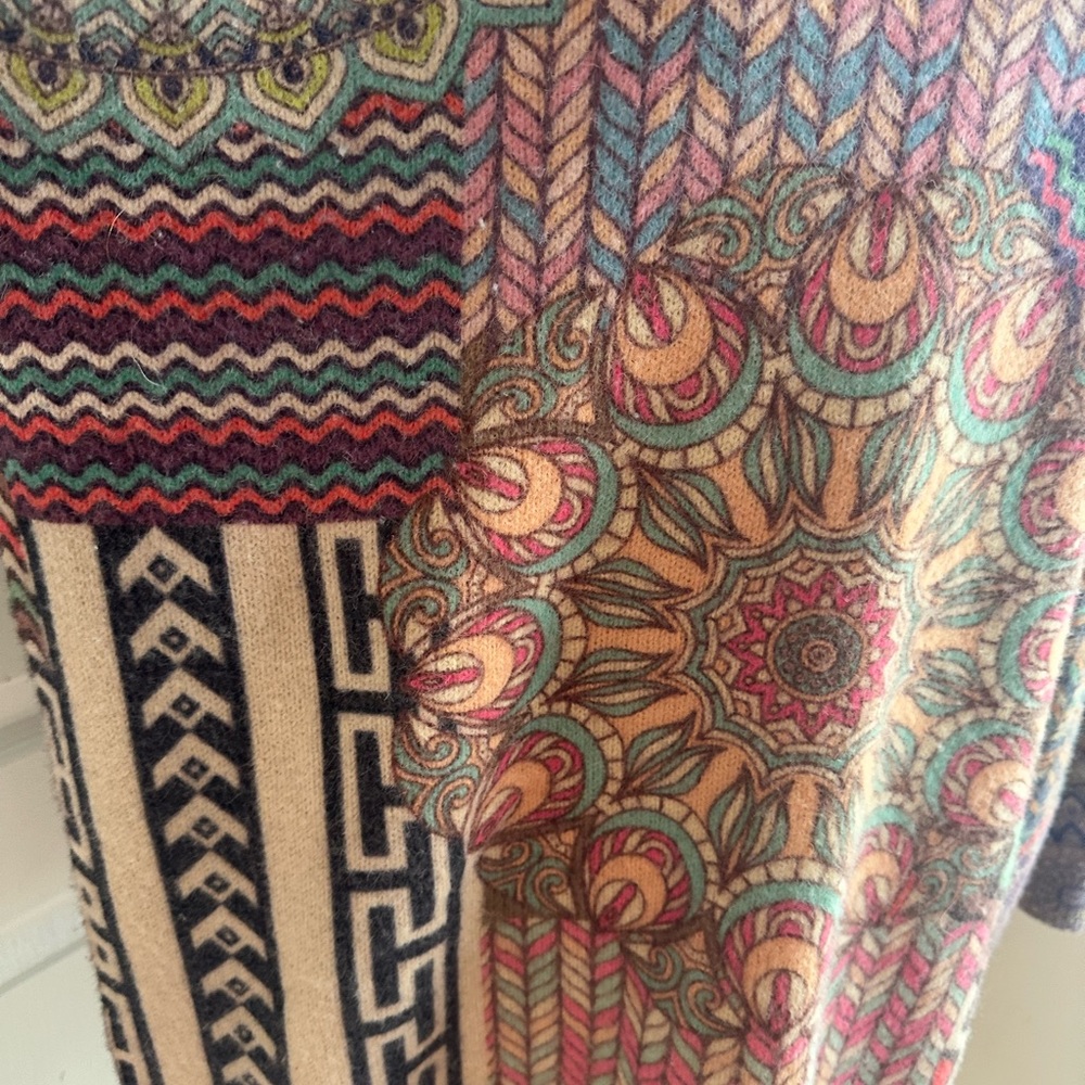 Multicolor Patterned Women's Sweater - Picture 2 of 6